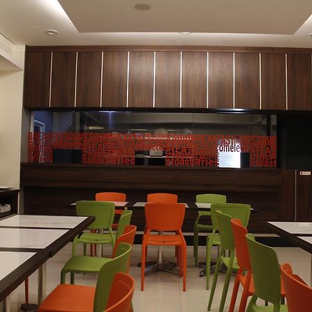 Bella Vita Hotel クパン エクステリア 写真