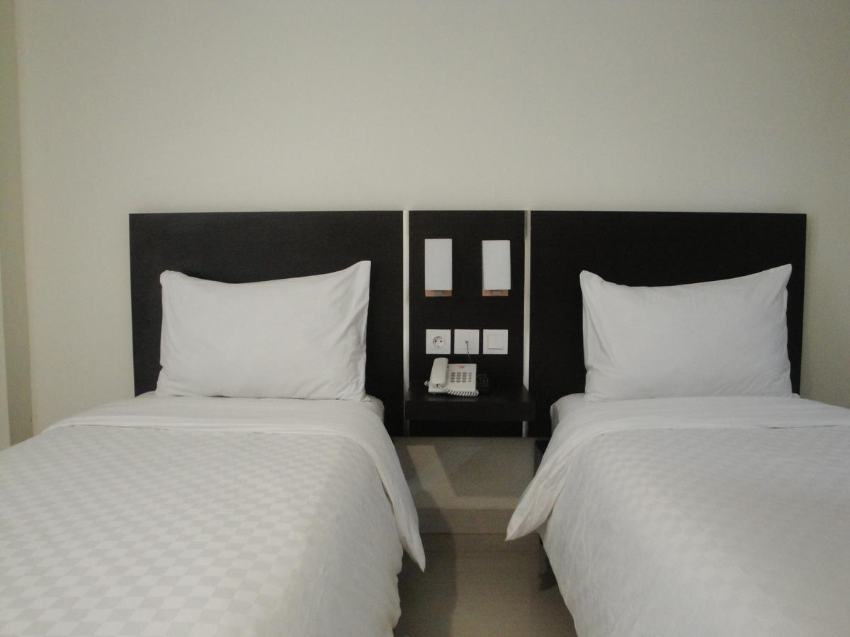 Bella Vita Hotel クパン エクステリア 写真